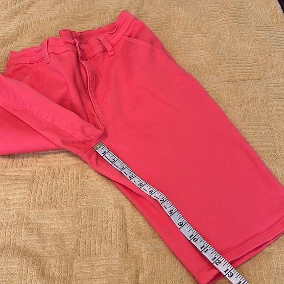 1 pr pink Diane Gilman 1 pr brown Denim & co shorts size 8 both are stretchy EUC - Picture 6 of 15